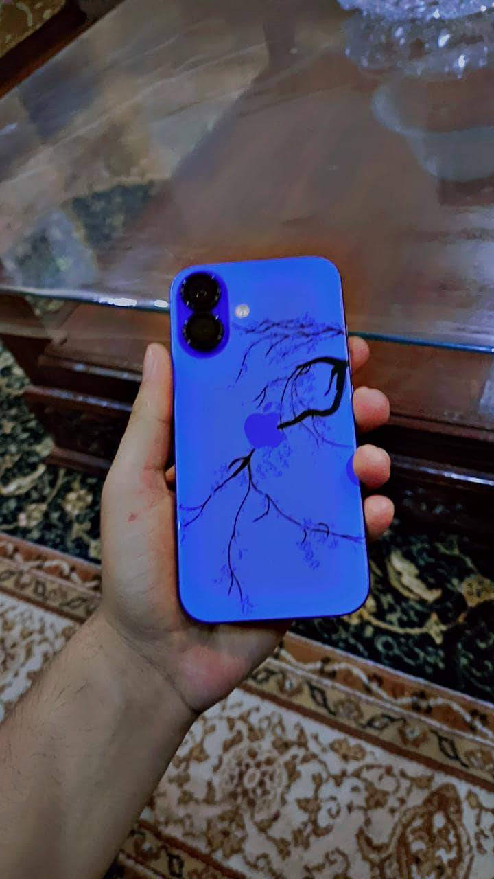 Apple iPhone 16 8