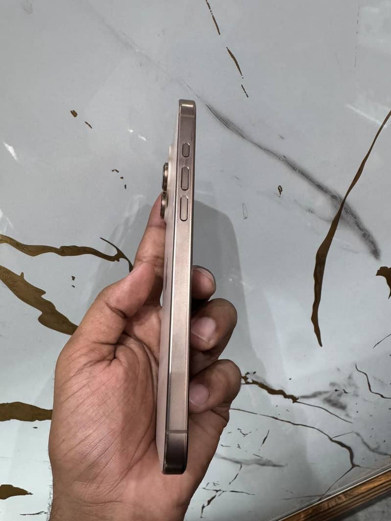 Apple iPhone 16 Pro Max 3