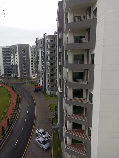 10 MARLA 3 BEDROOM APARTMENT AVAILABLE FOR RENT