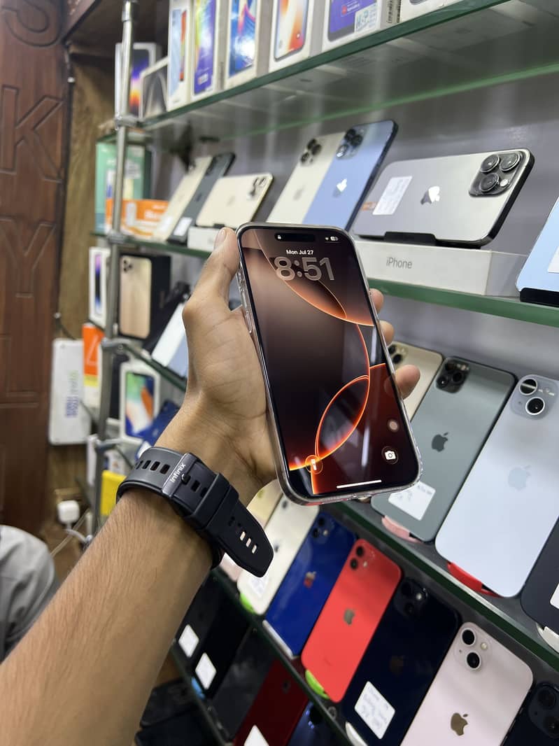 Apple iPhone 16 Pro Max 4