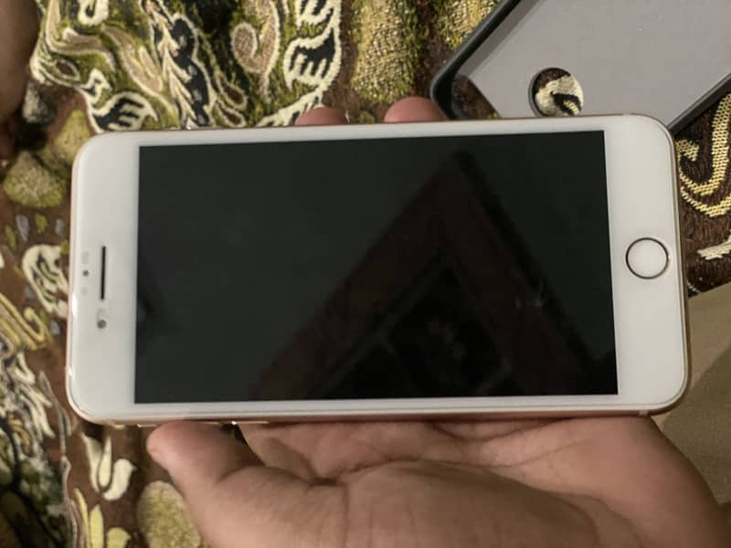 Apple iPhone 8 Plus 0