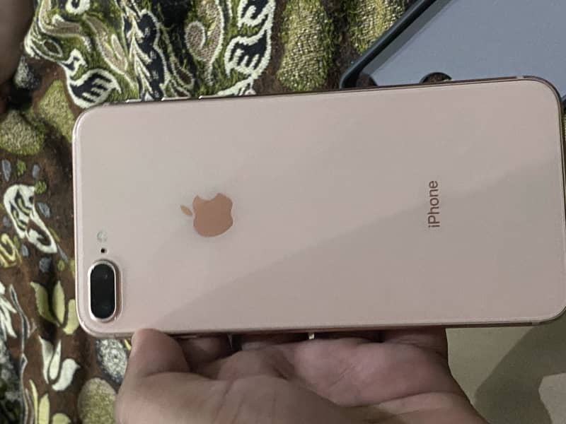Apple iPhone 8 Plus 1