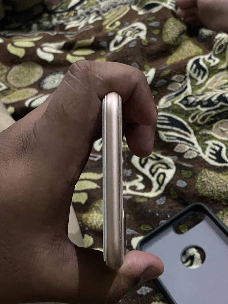 Apple iPhone 8 Plus 4