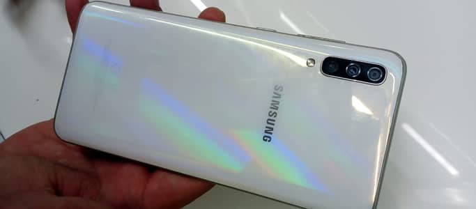 Samsung Mobile A70
