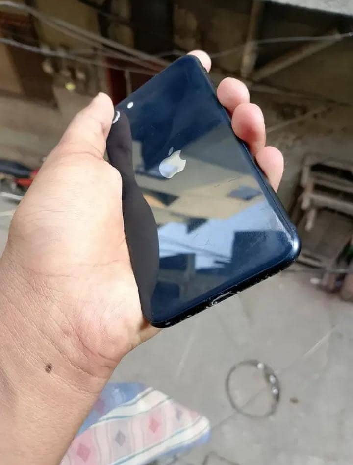 iPhone SE 3rd generation Jv 0