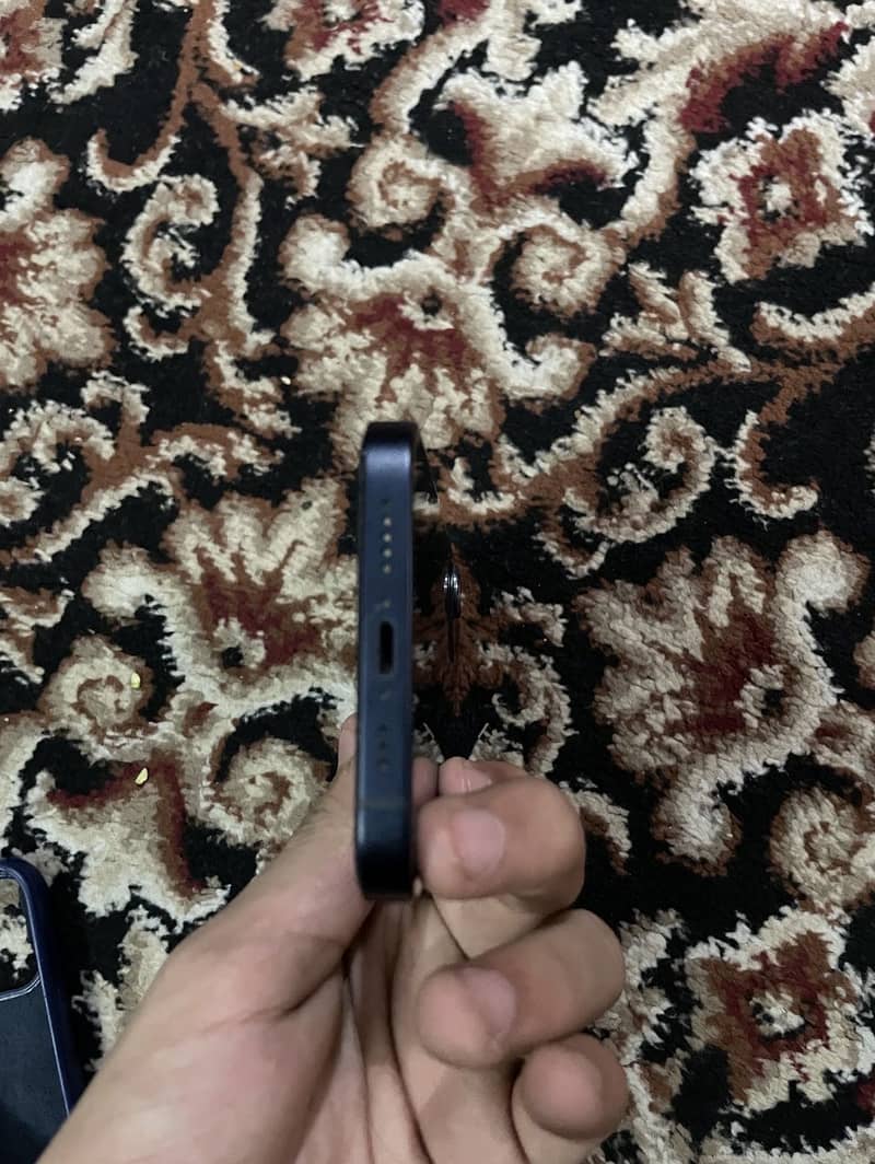 Apple iPhone 12 4