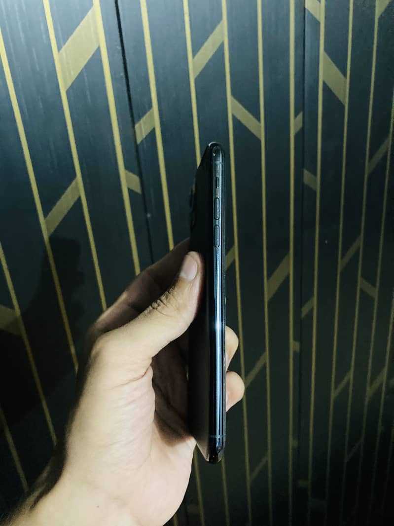 Apple iPhone 11 Pro Max 6