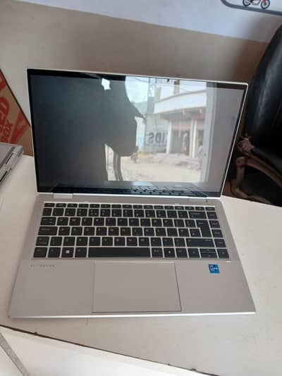 HP elitebook 1030 g8