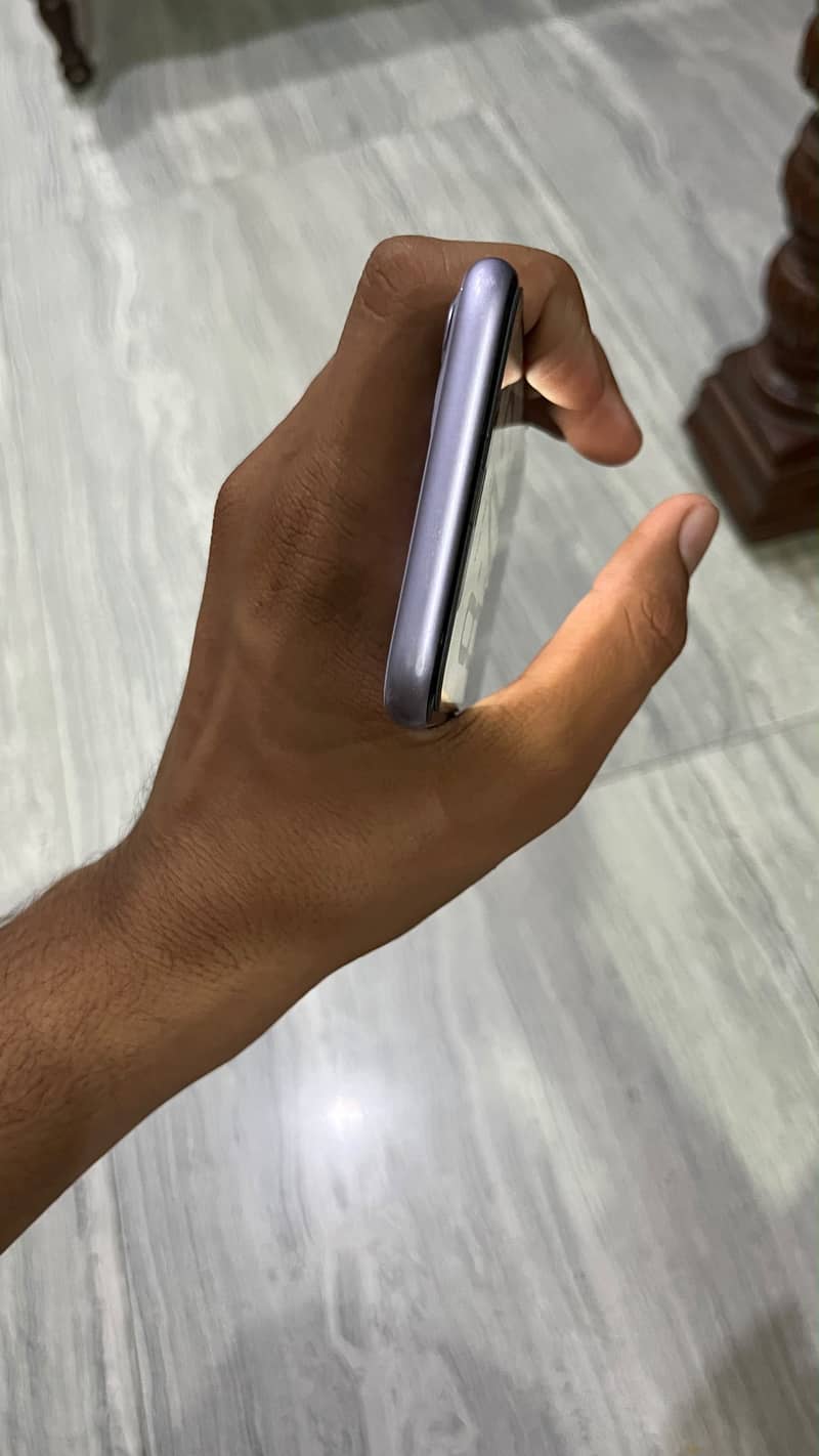 Apple iPhone 11 4