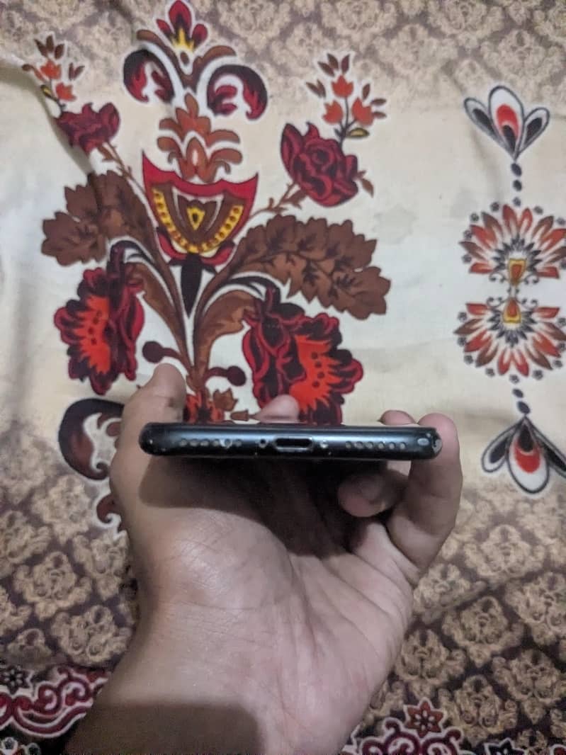Apple iPhone 7 3