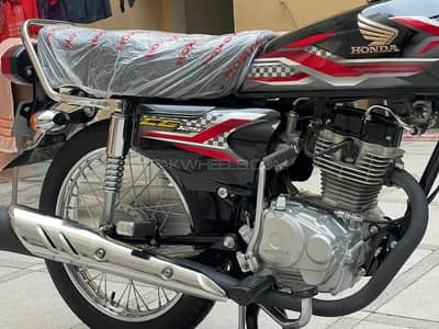 Honda CG 125 4000 KM Driven Bike Calls Only Honda Bike 125