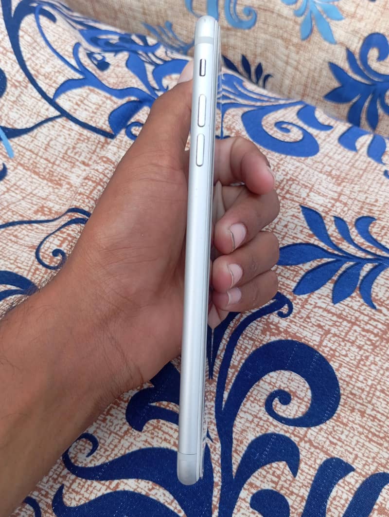 Apple iPhone 7 Plus 2