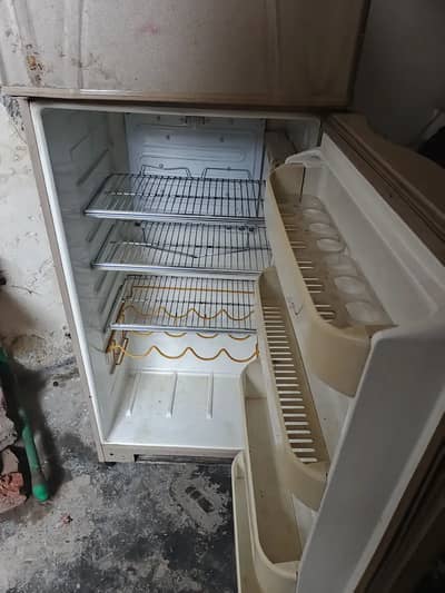 Dawlance Refrigerators & Freezers / Refrigerators