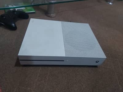 Xbox one s 1tb for sale good condition with 1 original controller