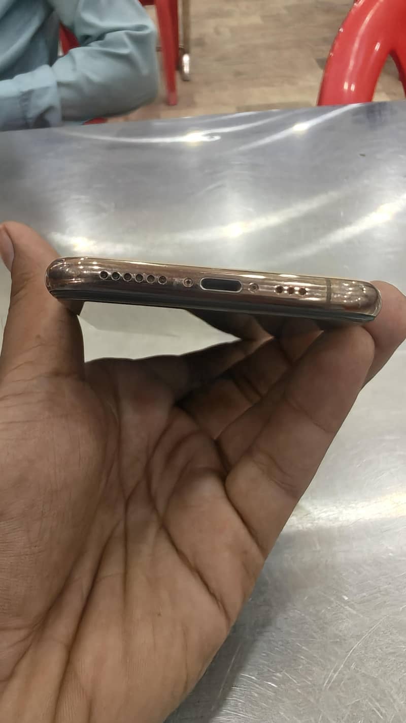 Apple iPhone 11 Pro 1
