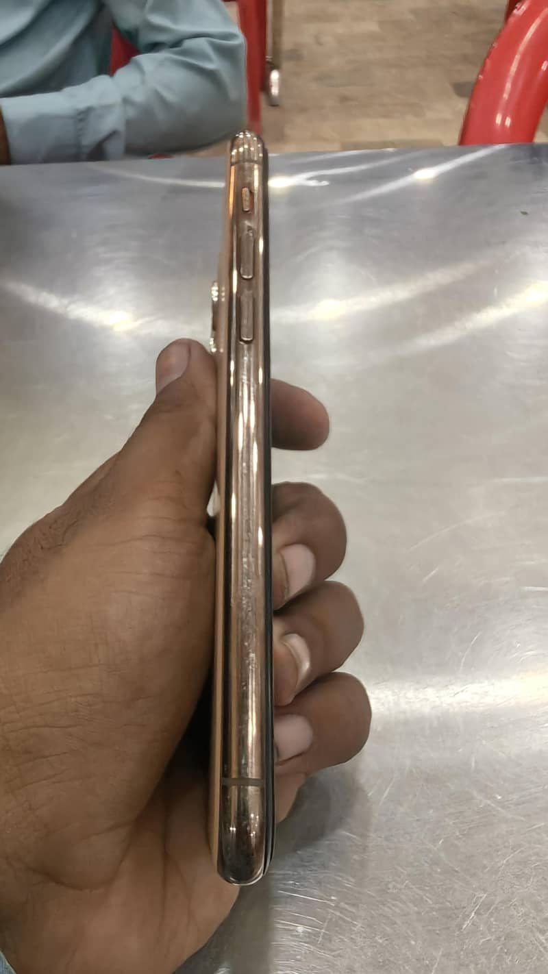 Apple iPhone 11 Pro 2