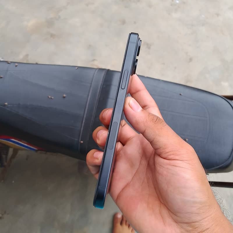Apple iPhone 15 plus 2