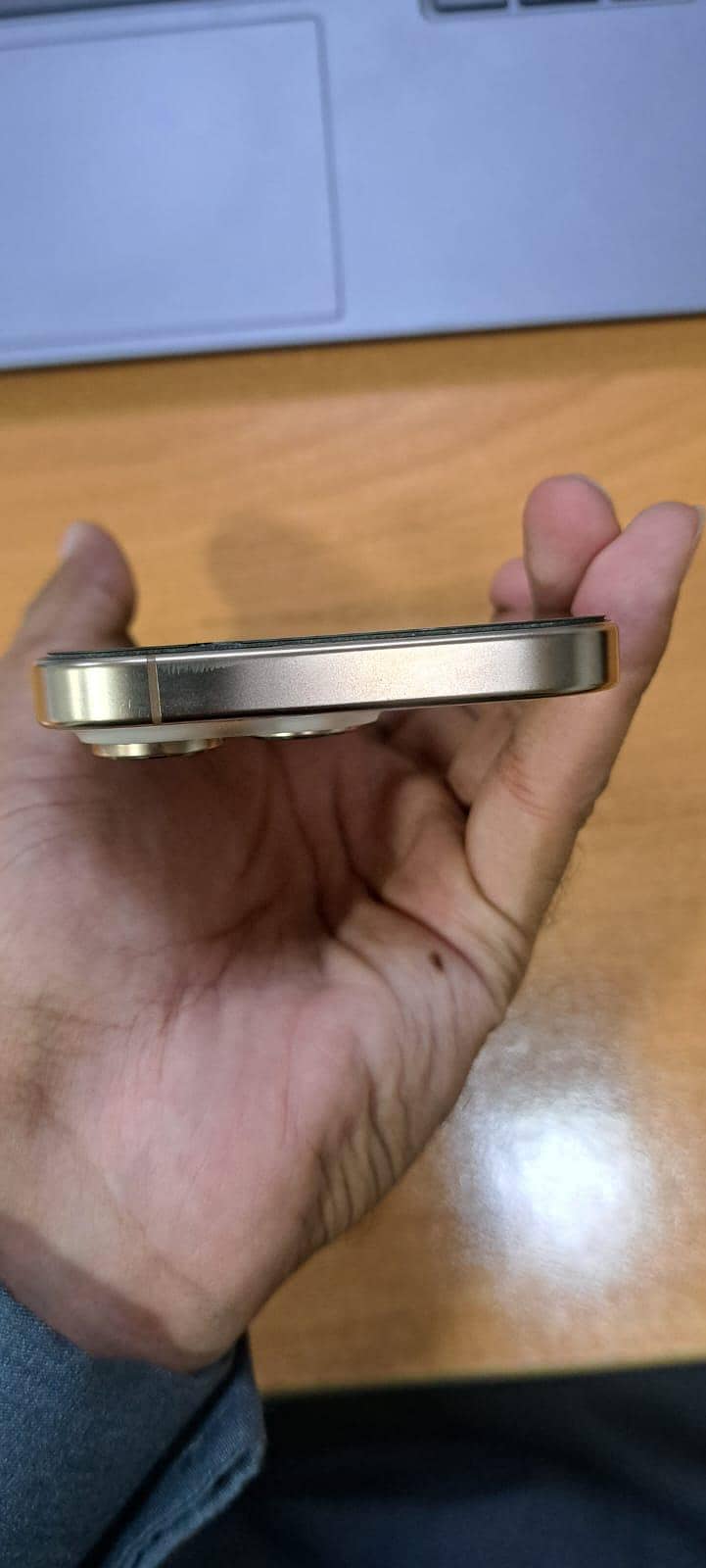 iPhone 16 Pro 3