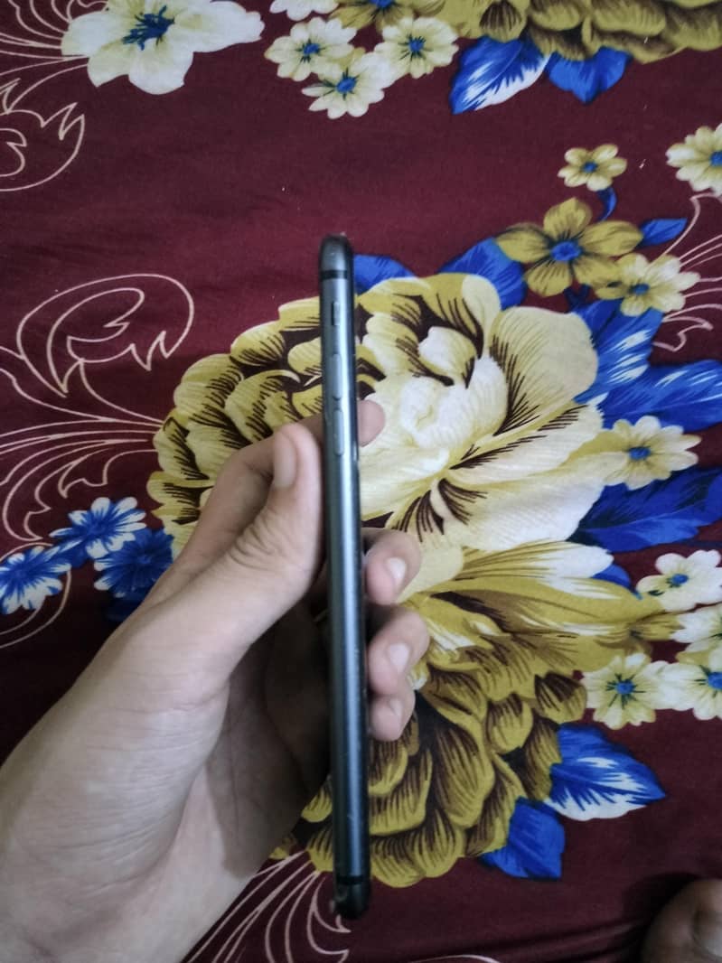 Apple iPhone 8 Plus 2