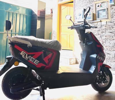 Evee GEN Z lithium iron prosphate full new condition 170 km use only