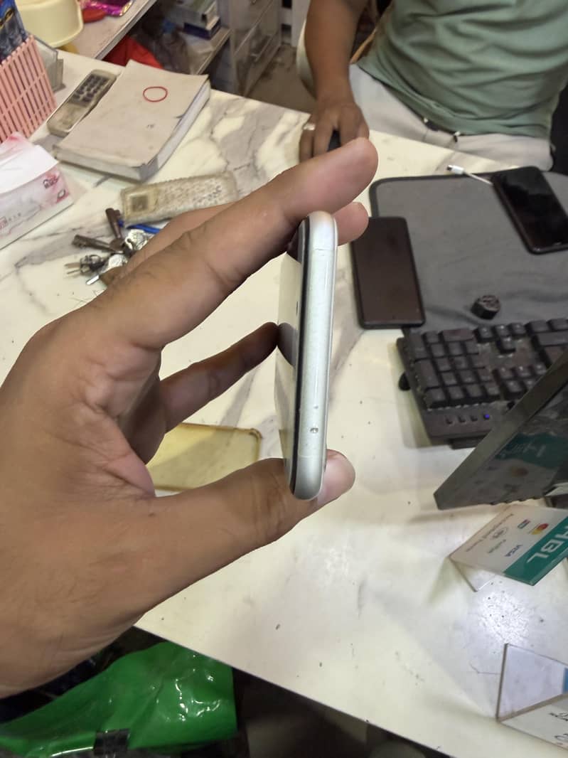 Apple iPhone SE 3