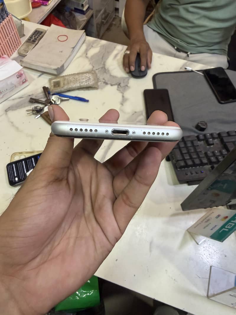 Apple iPhone SE 4