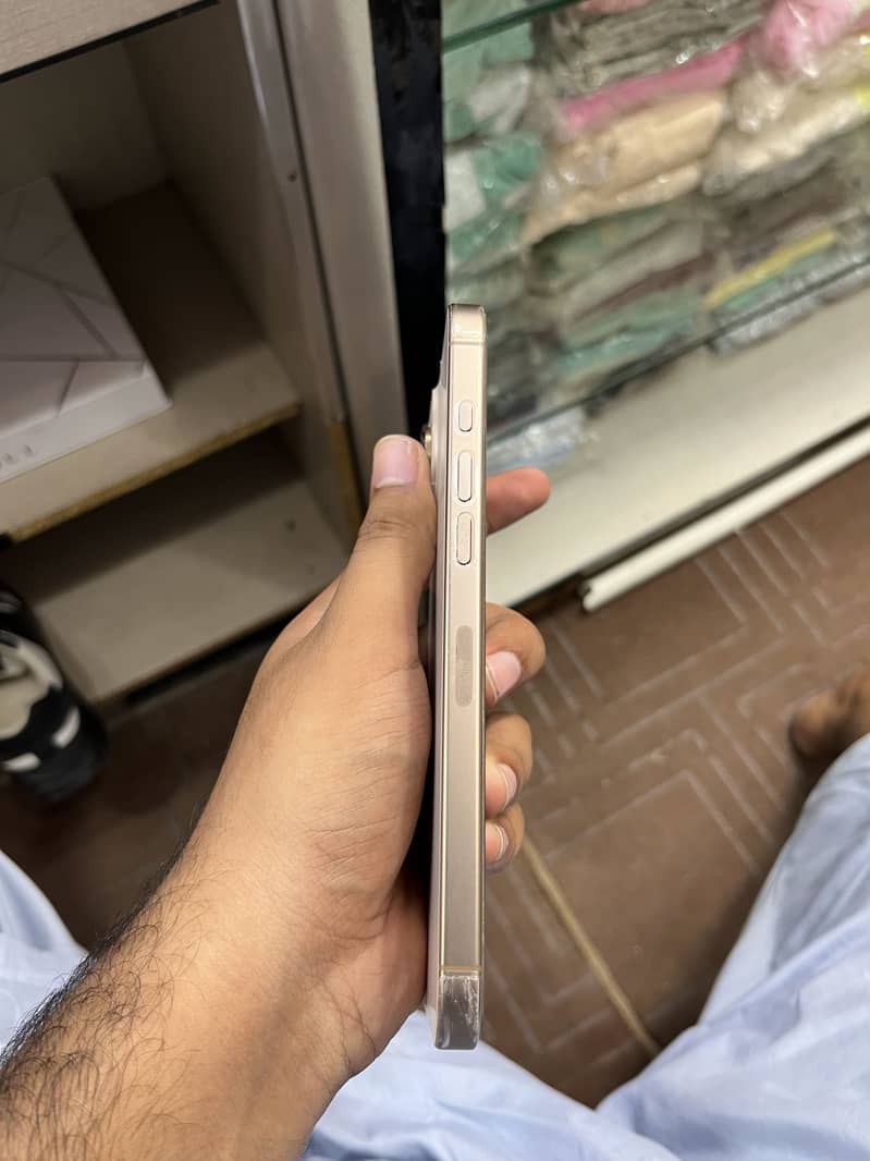 Apple iPhone 16 Pro Max 1