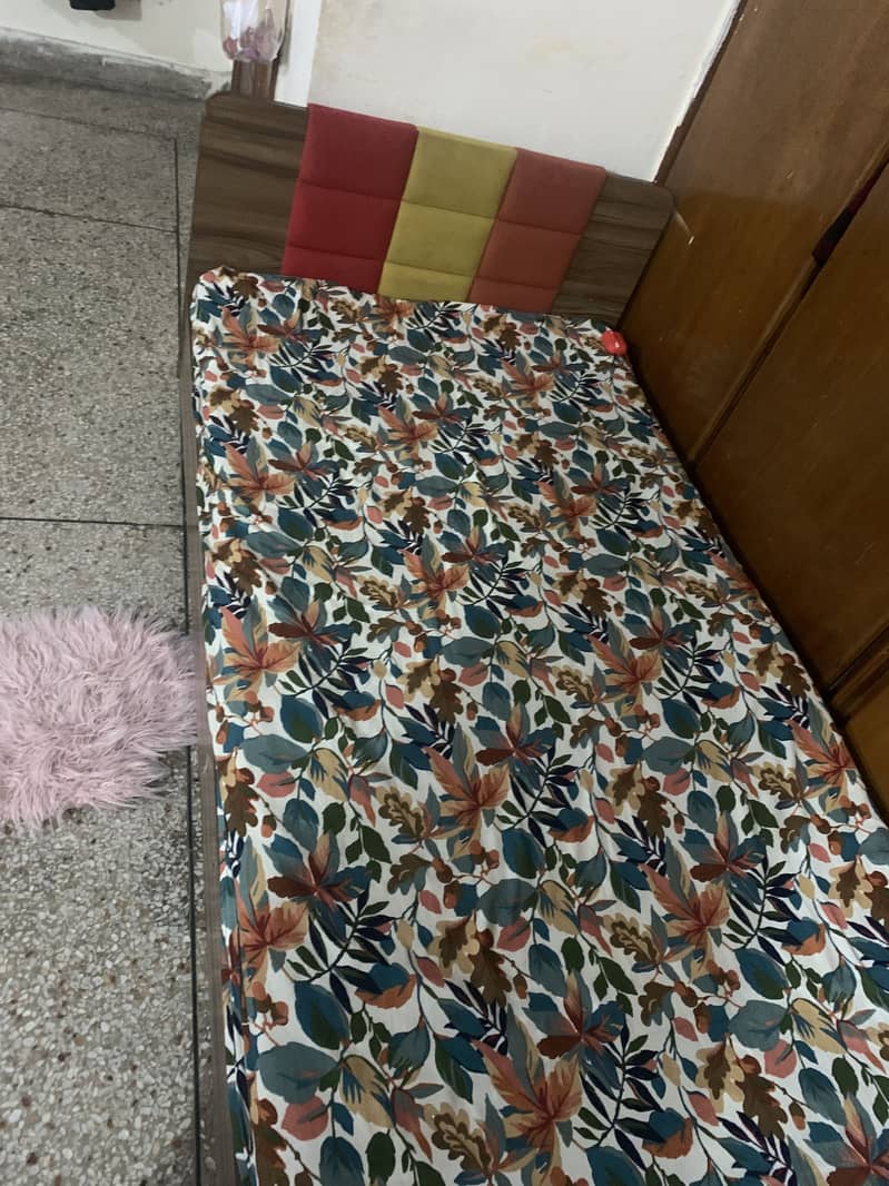 Single bed 0