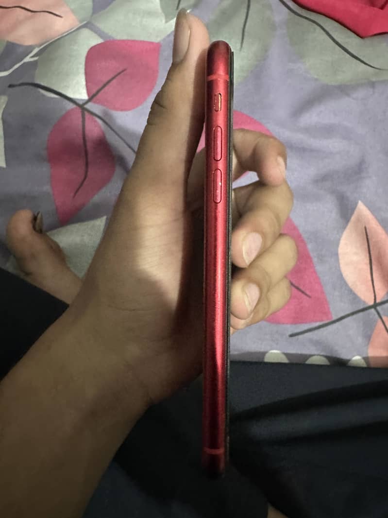 Apple iPhone 11 4