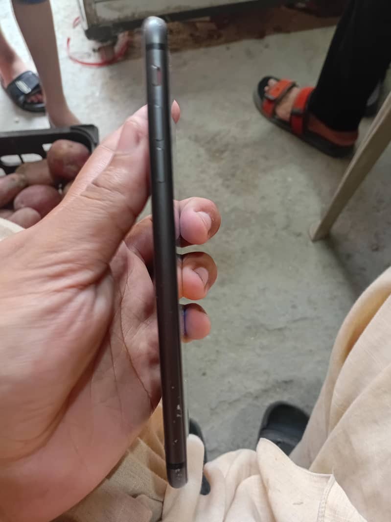 Apple iPhone 8 Plus 3