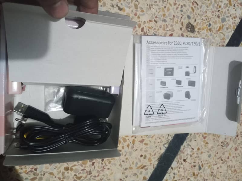 14.1 mega pixel  Ccd sensor digital camera Mint condition 7