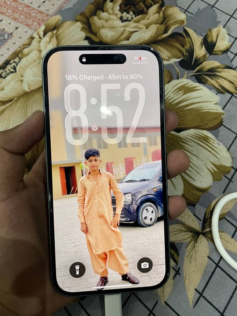 Apple iPhone 16 4
