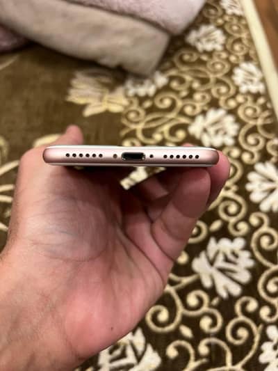 iPhone 7  128 GB only WhatsApp number 03473164707