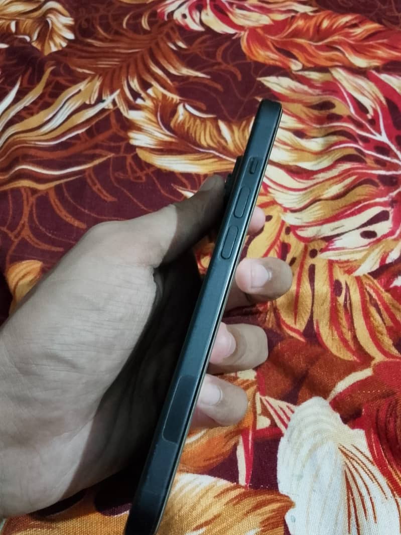 Apple iPhone 15 3