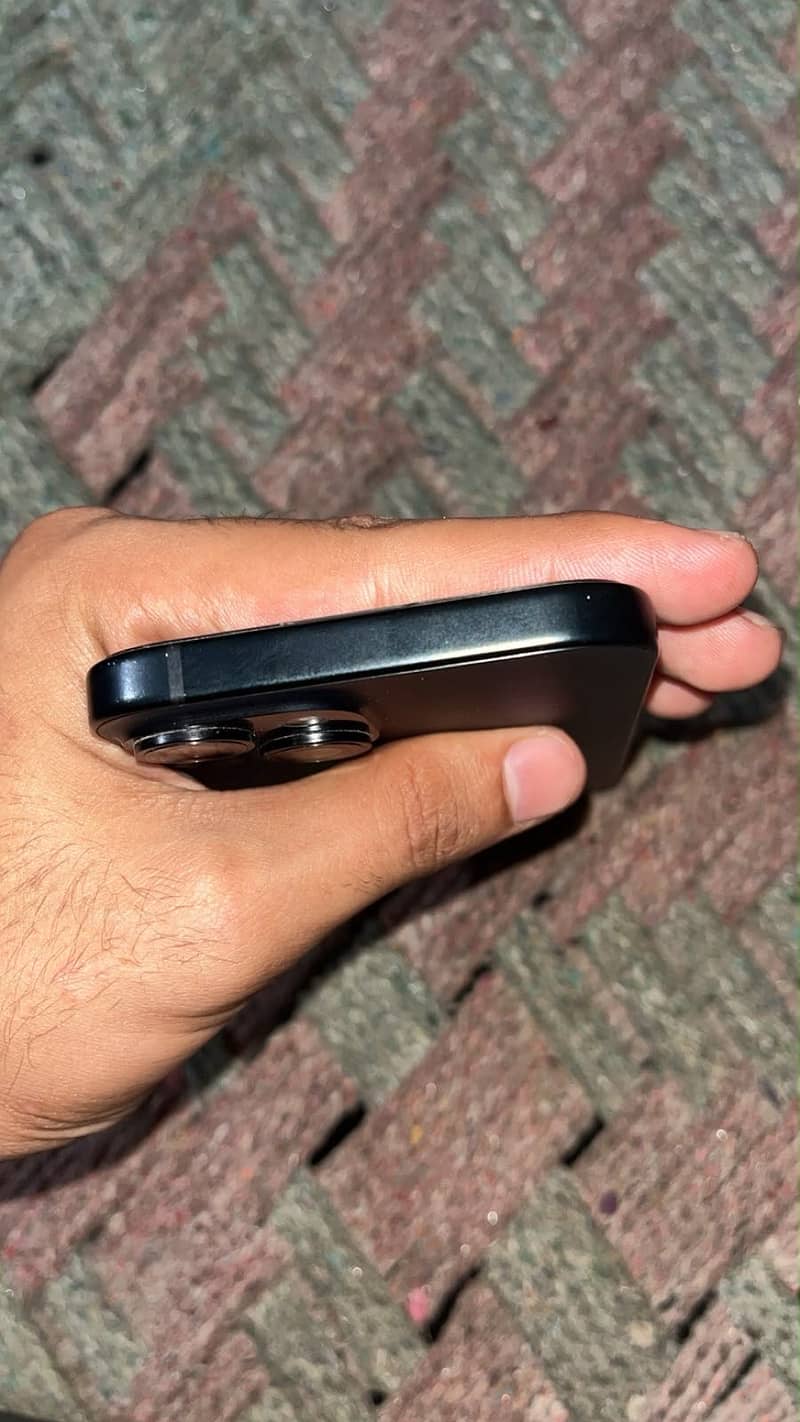 Apple iPhone 15 4