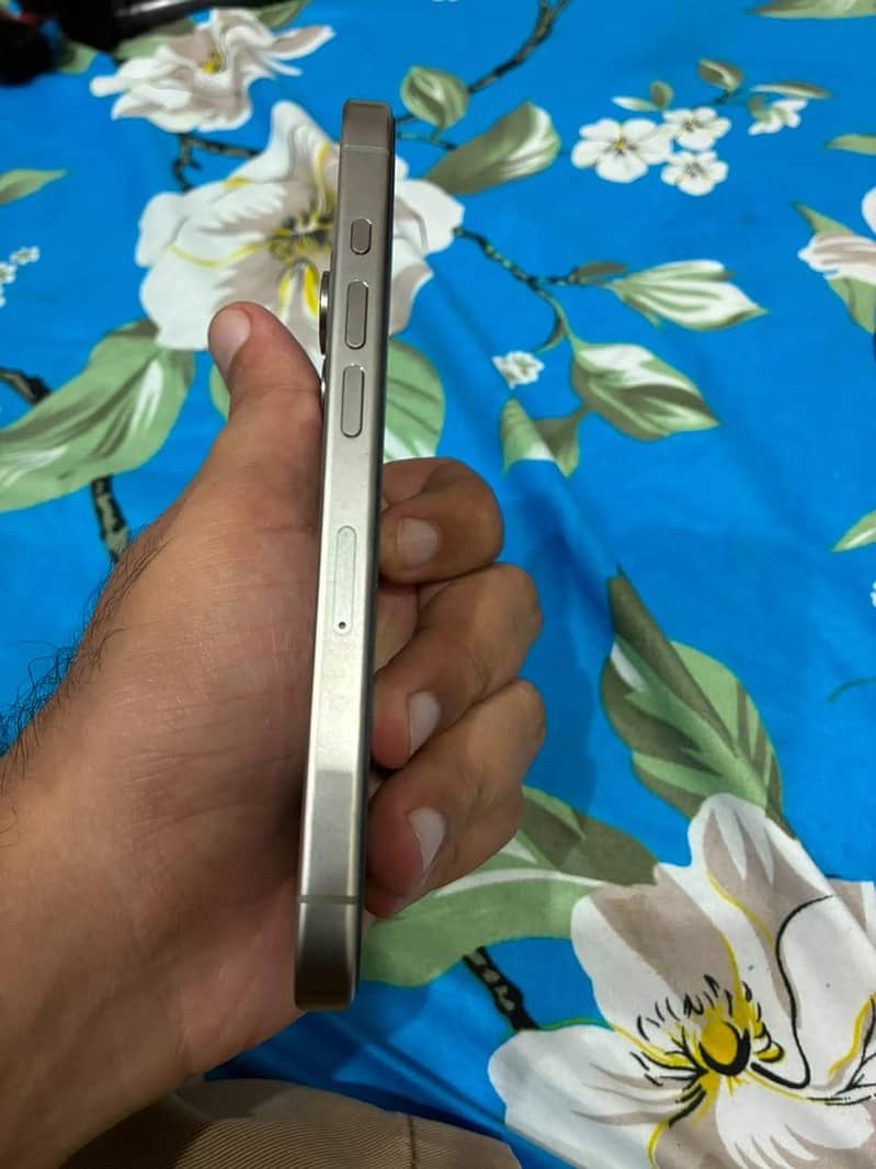 Apple iPhone 15 Pro 2