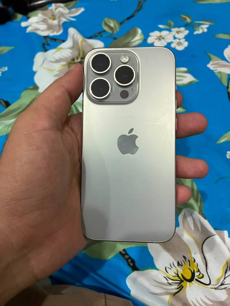 Apple iPhone 15 Pro 3