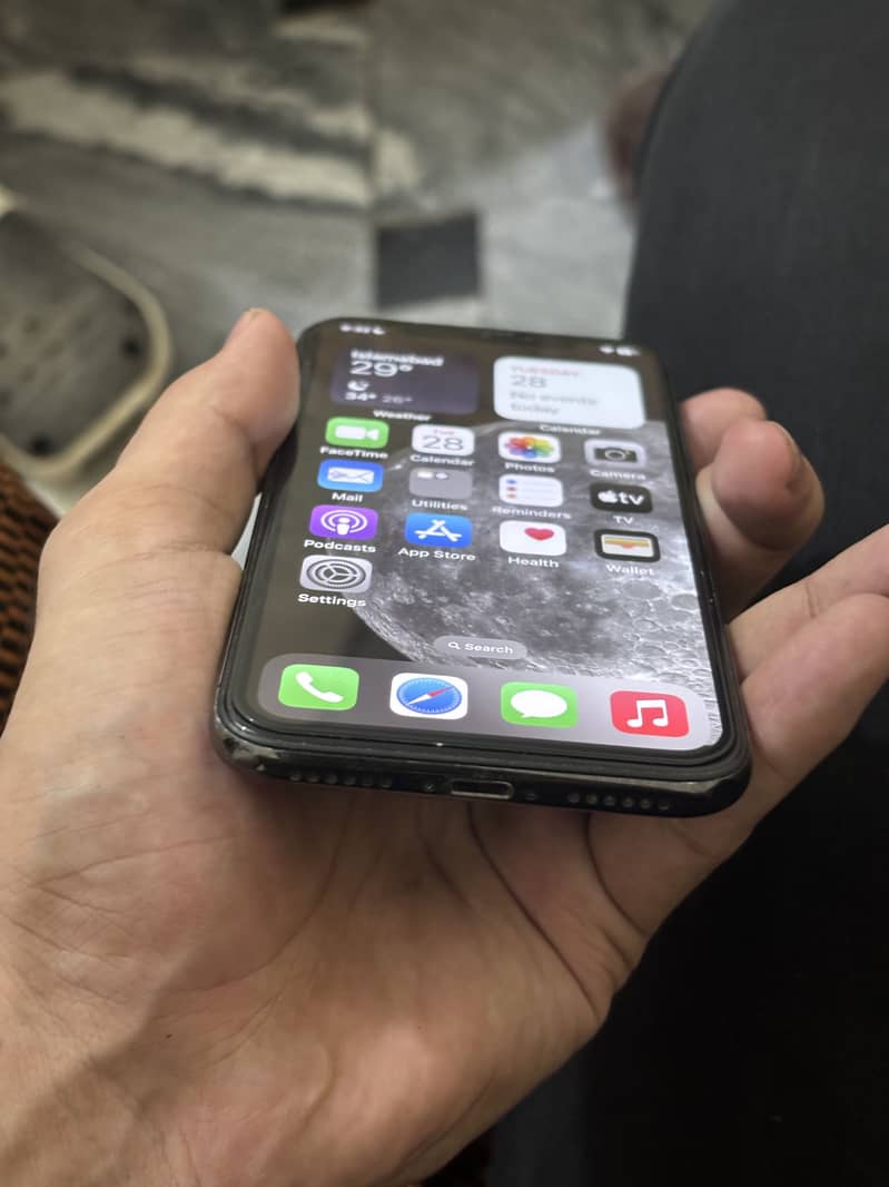 Apple iPhone X 3