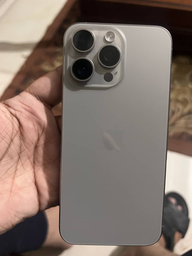 Apple iPhone 15 Pro Max 0