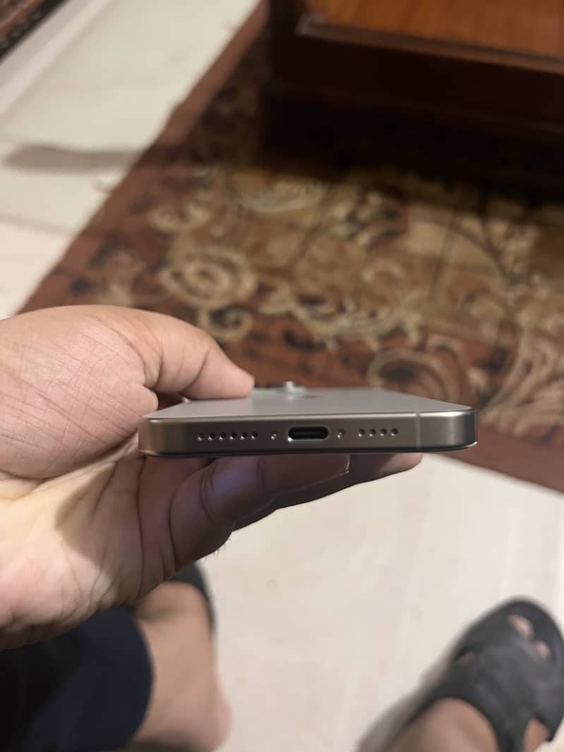 Apple iPhone 15 Pro Max 2