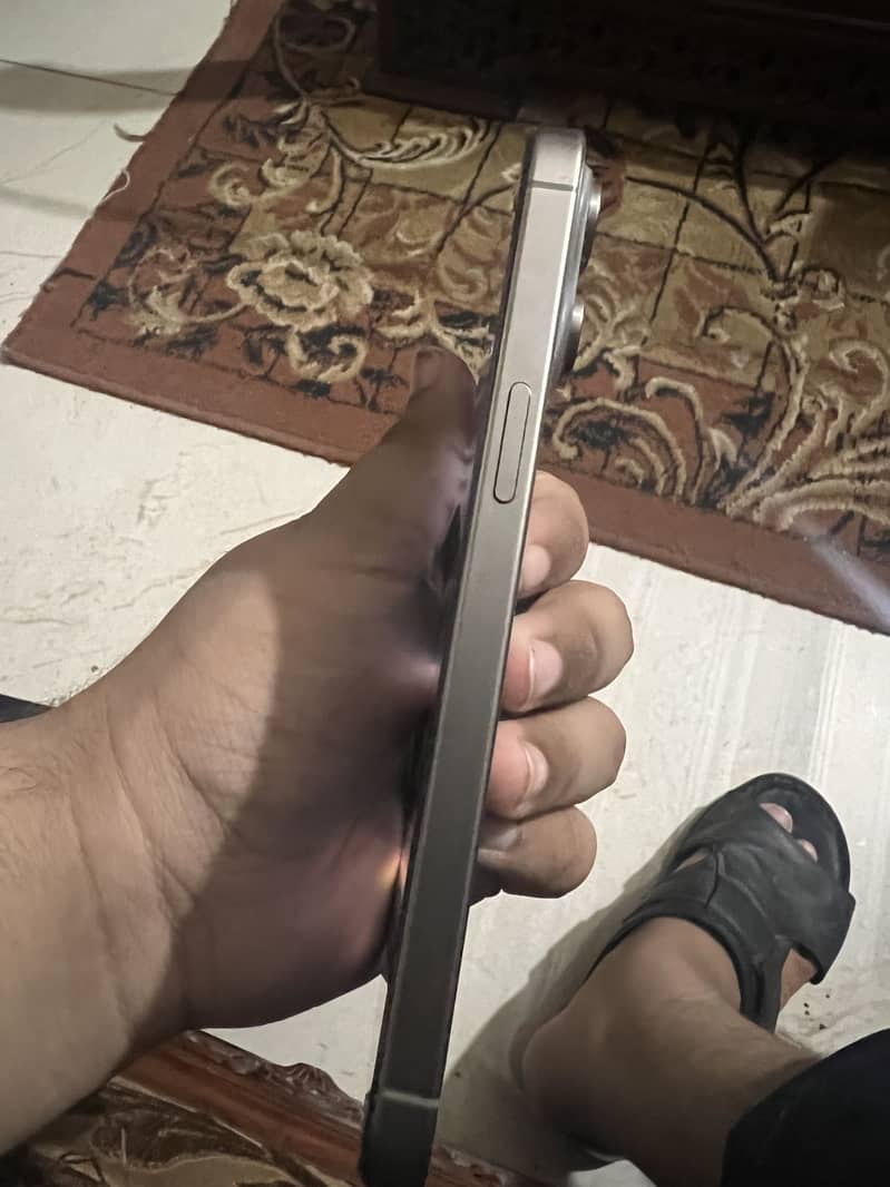 Apple iPhone 15 Pro Max 3