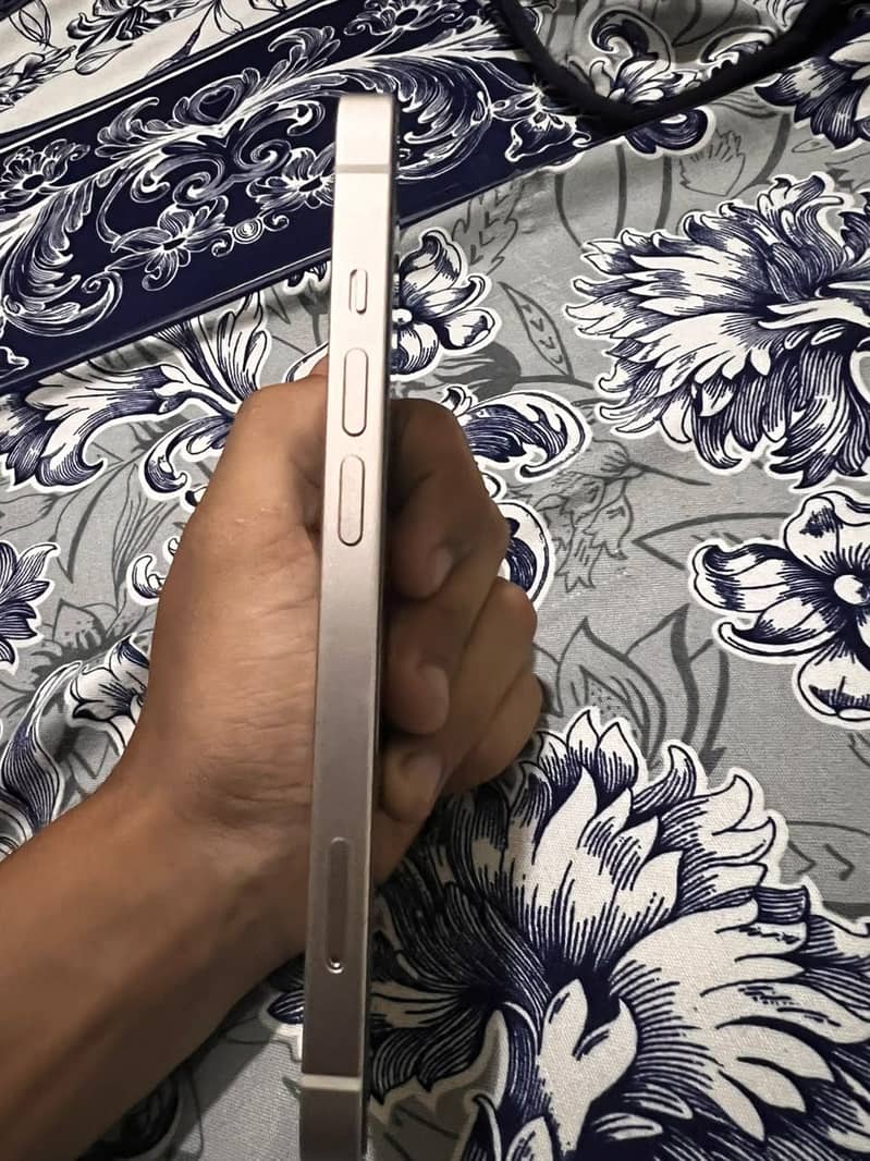 Apple iPhone 14 5