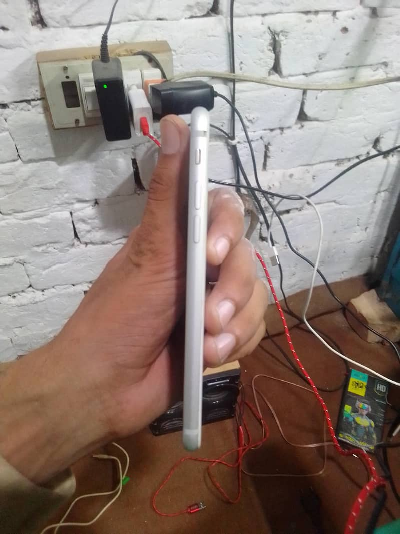 Apple iPhone 7 2