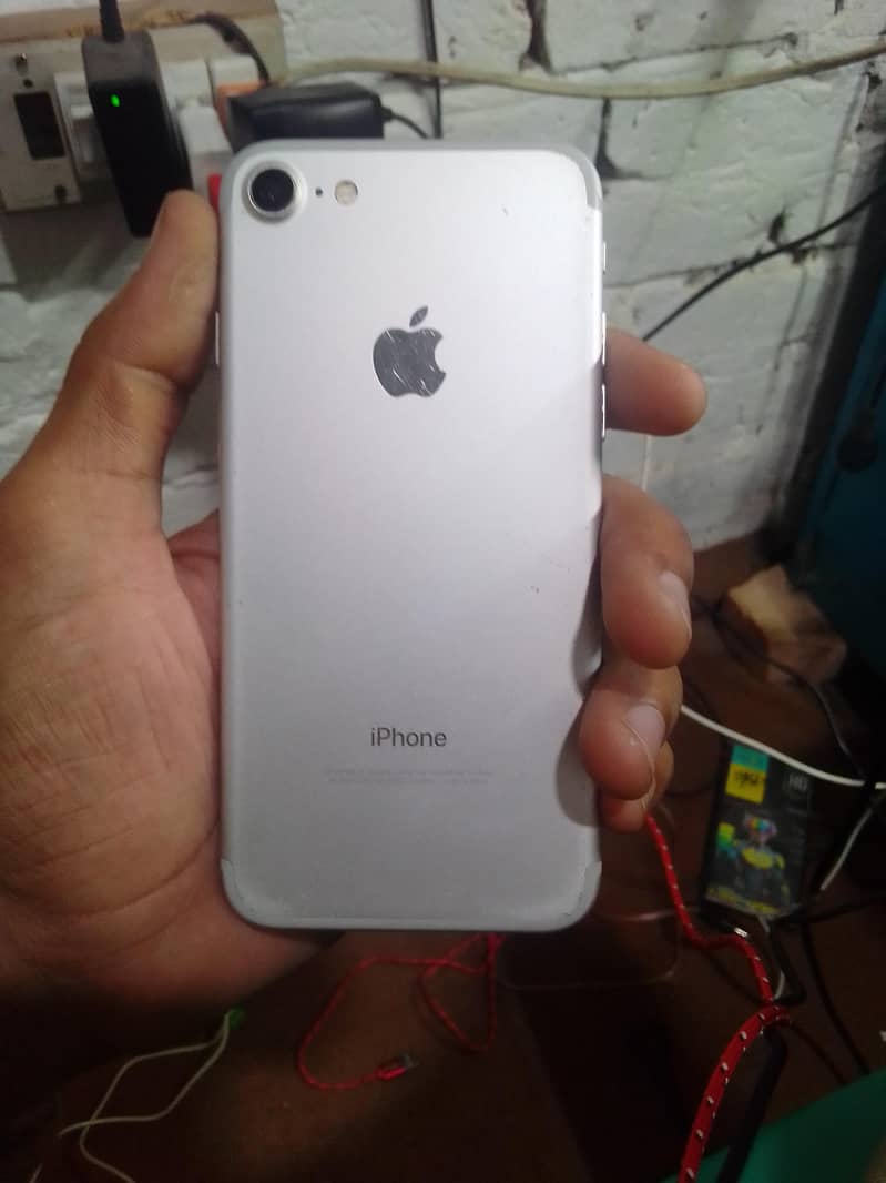Apple iPhone 7 3