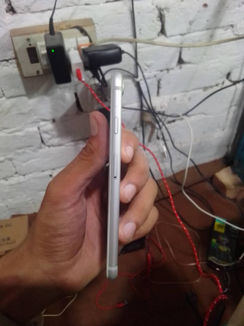 Apple iPhone 7 4