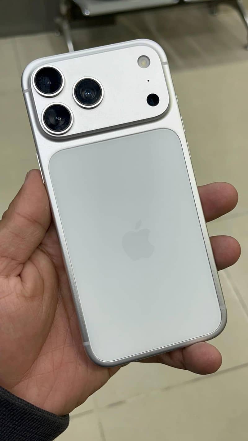 Apple iPhone 17 Pro Max 0