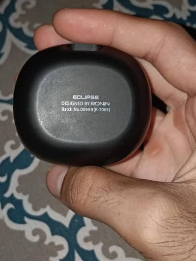 RONIN ECLIPSE EARBUDS (LESS THAN A MONTH USED]