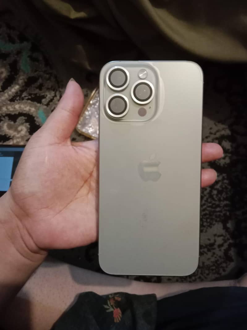 Apple iPhone 15 Pro Max 2