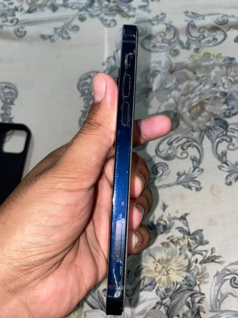 Apple iPhone 12 2