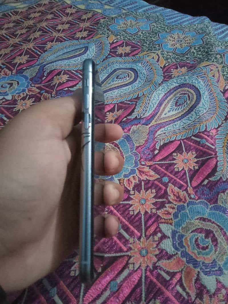 Apple iPhone X 4